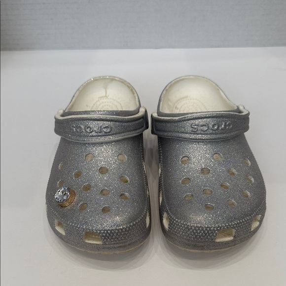 CROCS Women’s Silver Sparkle Clogs Size 7 - Picture 3 of 11